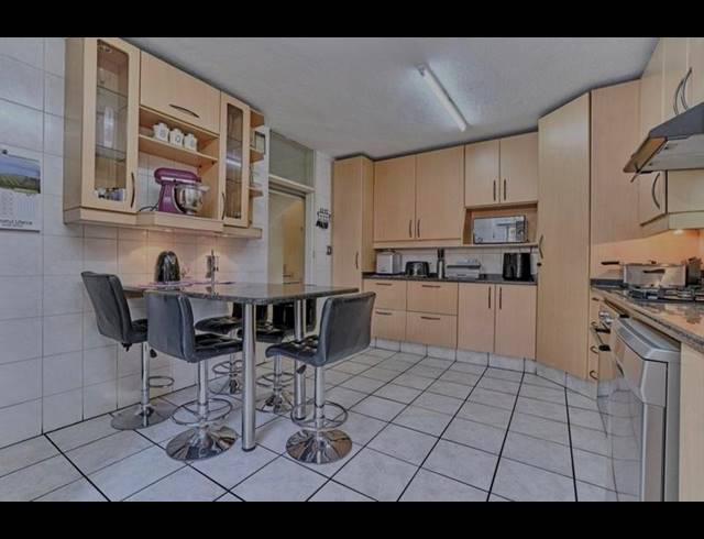 3 BEDROOM PROPERTY TO RENT IN VICTORY PARK